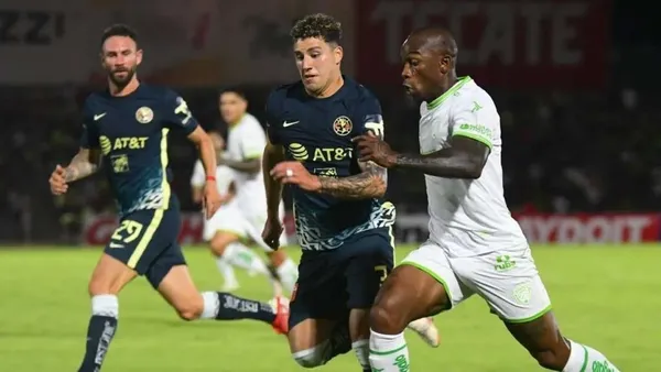 Ambos equipos no la pasan bien.