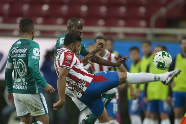 Ambos equipos no quieren perder ritmo de juego con éste amistoso.