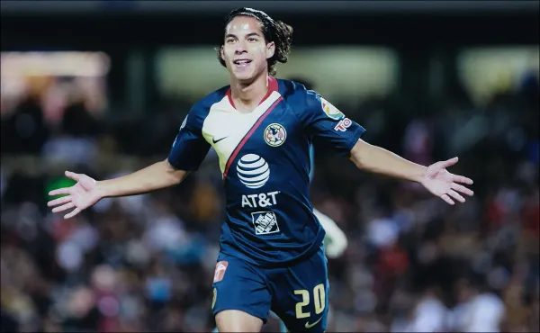 América buscaría traer a Diego Lainez como refuero para la próxima temporada.