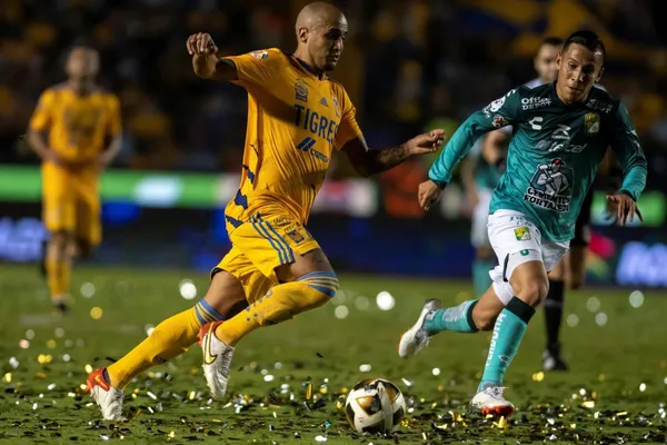 América quiere renovar la plantilla y tiene en a mira a jugadores, del León vs. Tigres; Ángel Mena y dos más sería del gusto de Santiago Solari