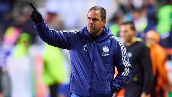 André Jardine dirigiendo el América ante Pachuca