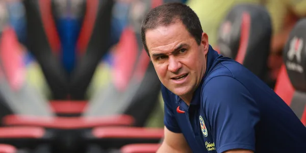 André Jardine durante el duelo del América en el estadio Azteca