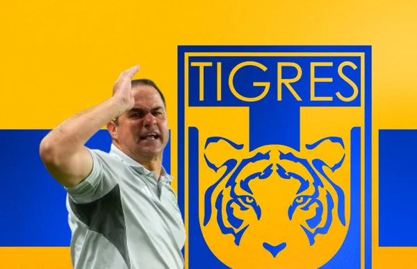 André Jardine enojado y escudo de Tigres/ Foto Goal.com