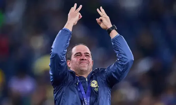 André Jardine festeja el tricampeonato del América (Fuente: Mexsports)