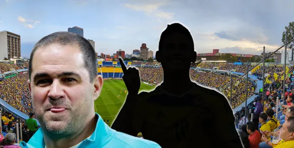 André Jardine junto a futbolista incógnito / FOTO SOY ÁGUILA