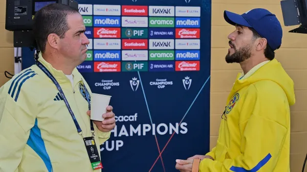 André Jardine junto a Henry Martín previo al duelo con Philadelphia Union