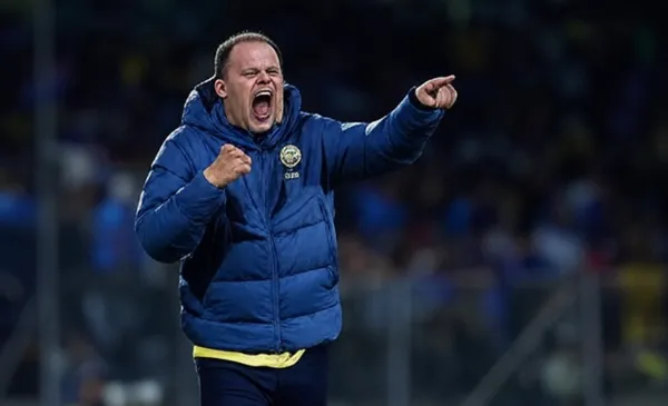 André Jardine molesto por una jugada (Fuente: Gronk y Mexsports)