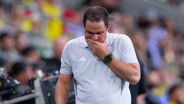 André Jardine preocupado en el América