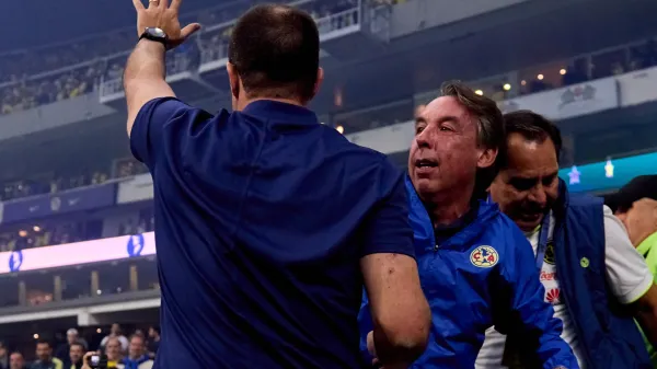 André Jardine y Emilio Azcárraga durente el festejo del título del América