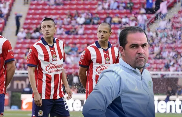 André Jardine y jugadores de Chivas/ Foto Imago 7.