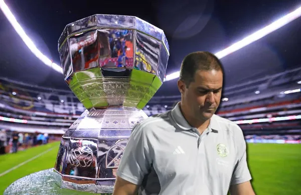 André Jardine y trofeo de la Leagues Cup/Foto Fútbol Total.