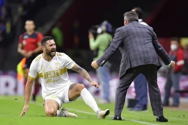 André-Pierre Gignac se estrena en el torneo Apertura con un golazo y lo fue a festejar en la cara de Miguel Herrera