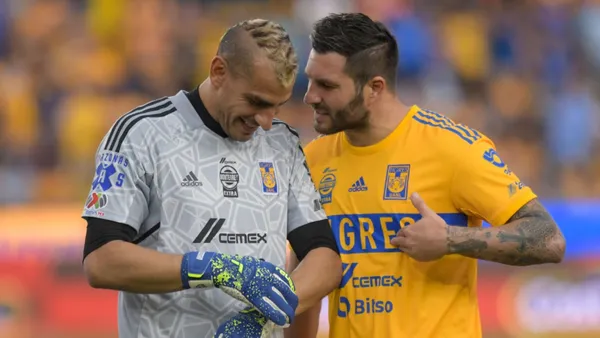 André-Pierre Gignac y Nahuel Guzmán con la camiseta de Tigres. (Foto: ESPN)