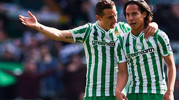 Andrés Guardado le dio una bofetada a Diego Lainez y lo dejó mal parado frente a Manuel Pellegrini.
