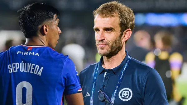 Ángel Sepúlveda e Iván Alonso durante un cotejo de Cruz Azul