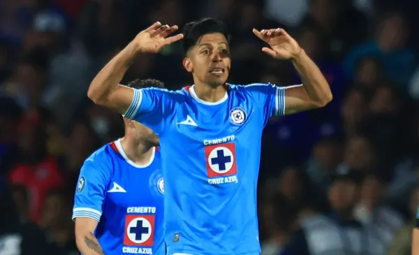 Ángel Sepúlveda festeja gol del Azul ante el combinado de las Águilas (Fuente: Mexsports)