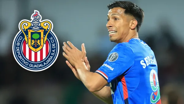 Ángel Sepúlveda festejando en Cruz Azul