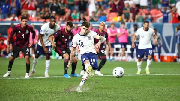 Ante la posibilidad de un nuevo enfrentamiento entre México y Estados Unidos, diseñamos un repaso por las finales, en las que ambas selecciones han sido protagonistas. Descubre quién ha tenido mejor suerte en la historia de la Copa Oro.
