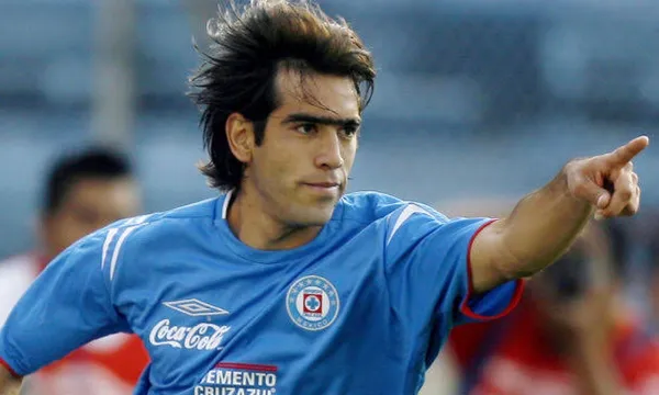 Ante las opiniones de ciertos medios regios, una leyenda tanto de Cruz Azul, como de Rayados, sale en defensa de La Máquina, y expone su opinión.