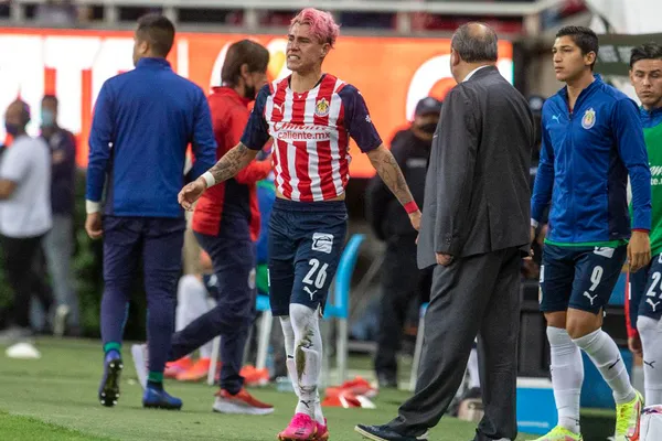 Ante los rumores de la posible salida del "Chicote" Calderón, Chivas podría intercambiarlo por estos futbolistas.