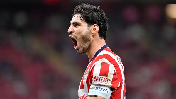 Antonio Briseño aclaró los rumores sobre la supuesta salida de Gago de Chivas / Foto: Mex Sport