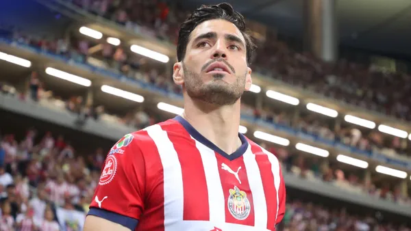 Antonio Briseño con la camiseta de Chivas de Guadalajara. (Foto: TV Azteca)
