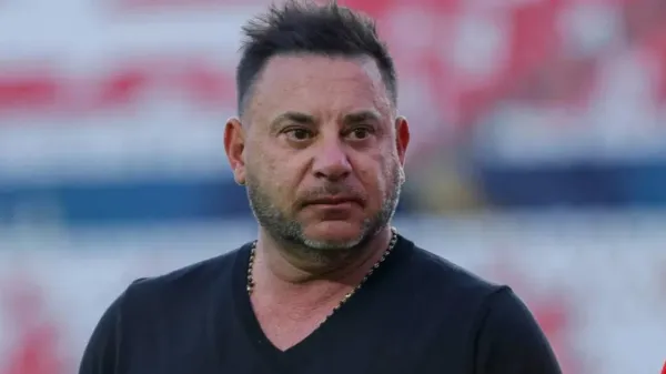 Antonio Mohamed dirigiendo Toluca