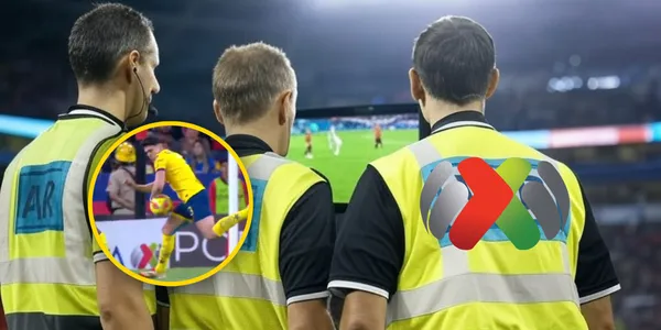 Arbitros revisando el VAR (GROK)