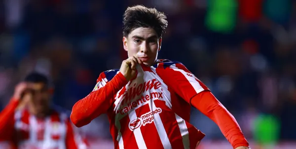 Armando González aumentó su valor tras consagrarse campeón de goleo con Chivas.