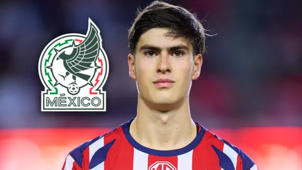 Armando González durante cotejo de Chivas ante Rayados