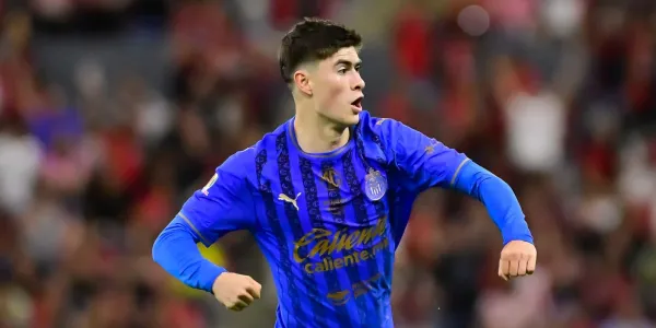 Armando González es seguido por un grande de Europa en el Estadio Jalisco