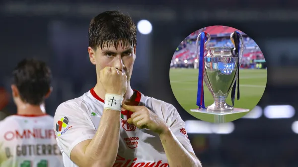 Armando González festejando con Chivas