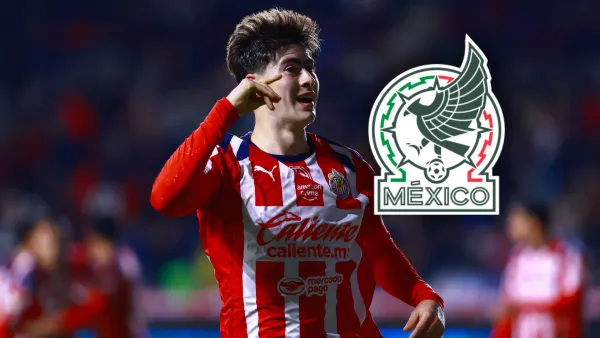 Armando González festejando su gol con Chivas