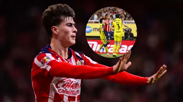 Armando González festejando su gol con Chivas ante el América