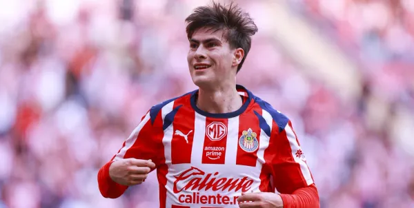 Armando González, la nueva joya rojiblanca, podría ser buscado por otro club si Chivas no acelera su renovación.