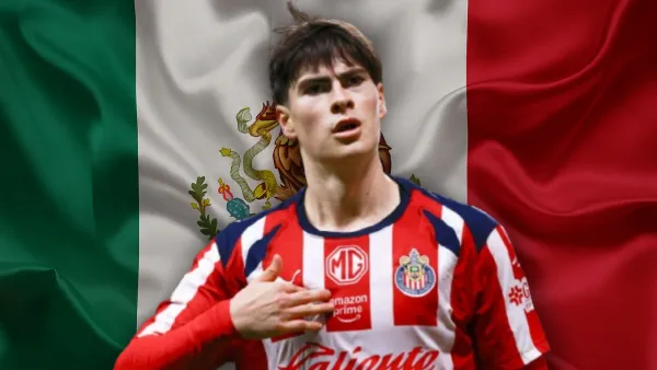 Armango González festejando su Hat-Trick con Chivas ante Atlas