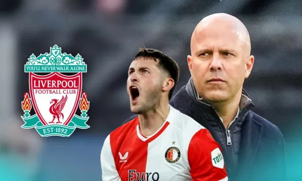 Arne Slot digiriendo un partido de fútbol en la Eredivisie / Claro