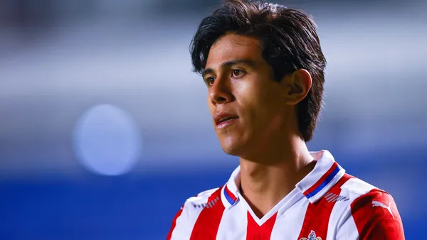 Aunque JJ Macías quería salir nuevamente de Chivas con destino europeo, en el Rebaño toman un decisión sobre la oferta del América