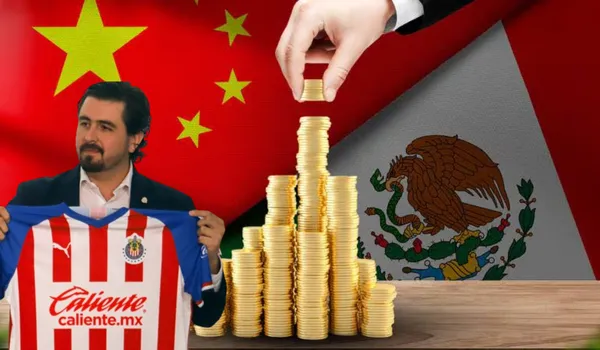 Banderas de China y de México, con monedas bajo la mesa / El Financiero