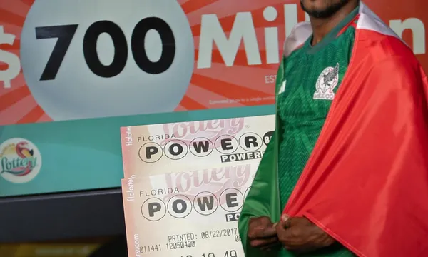 Boleto de lotería con un premio de 700 millones / Univisión