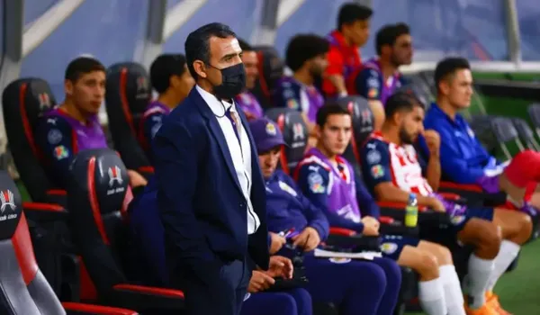 Buenas noticias para el equipo poblano: Cadena podría quedarse como DT de Chivas