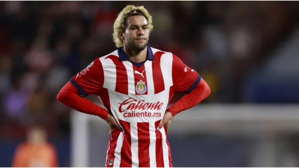 Cade Cowell fue expulsado en el Clásico y Chivas no luchará por él | Foto: Especial