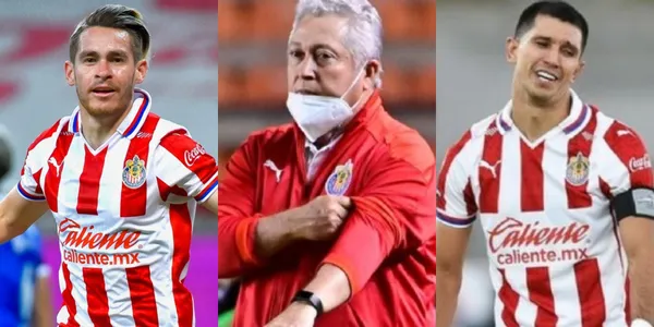 Canelo Angulo busca ganarse su espacio en Chivas de Guadalajara, pero ni el gol que hizo lo pondría por encima de Jesús Molina por esta razón