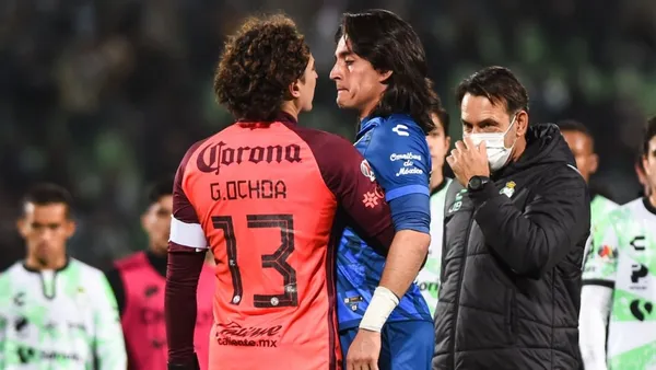 Carlos Acevedo le empieza a quitar el puesto a Guillermo Ochoa en la selección mexicana y no solo en la portería