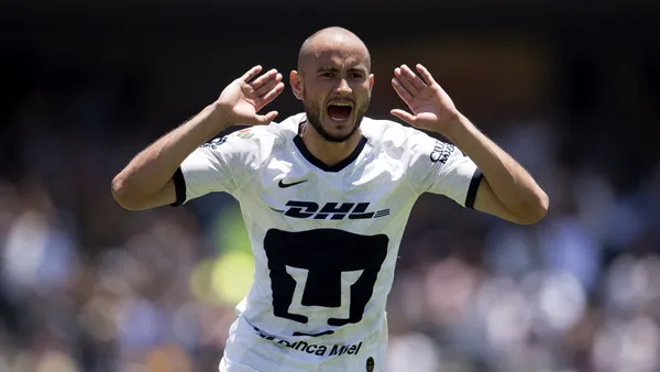 Carlos González con la playera de Pumas (Foto: TUDN)