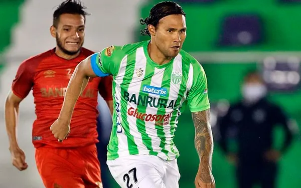 Carlos "Gullit" Peña podría abrir un mercado importante de negocios para el futbol de Guatemala.