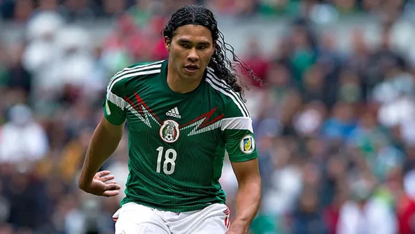 Carlos Peña con la camiseta de la Selección de México. (Foto: Record)