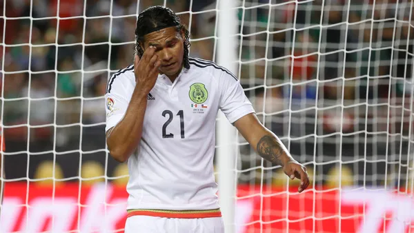 Carlos Peña con la camiseta de la Selección de México. (Foto: TUDN)