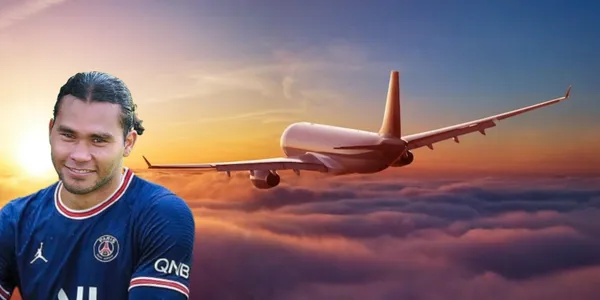 Carlos Peña con la indumentaria del PSG / FOTO X