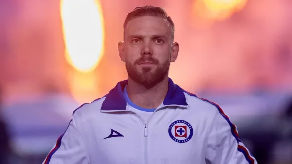 Carlos Rotondi durante su presentación con Cruz Azul